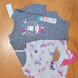 Garanimaks Gray Bunny Bodysuit + Unicorn Shirt, Pink Socks 0-3 Months